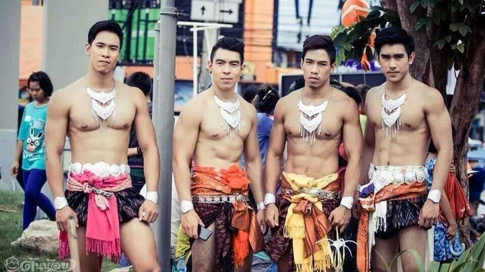 ผาเหรดผู้ชายหล่อล่ำ 1,447