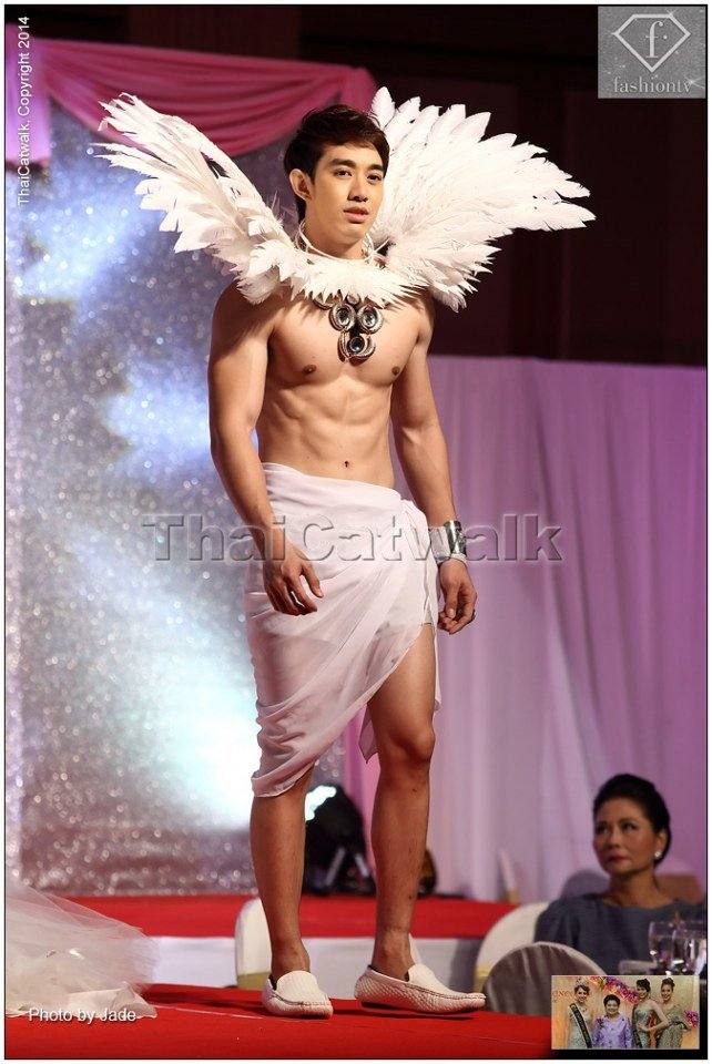 ผาเหรดผู้ชายหล่อล่ำ 1,447
