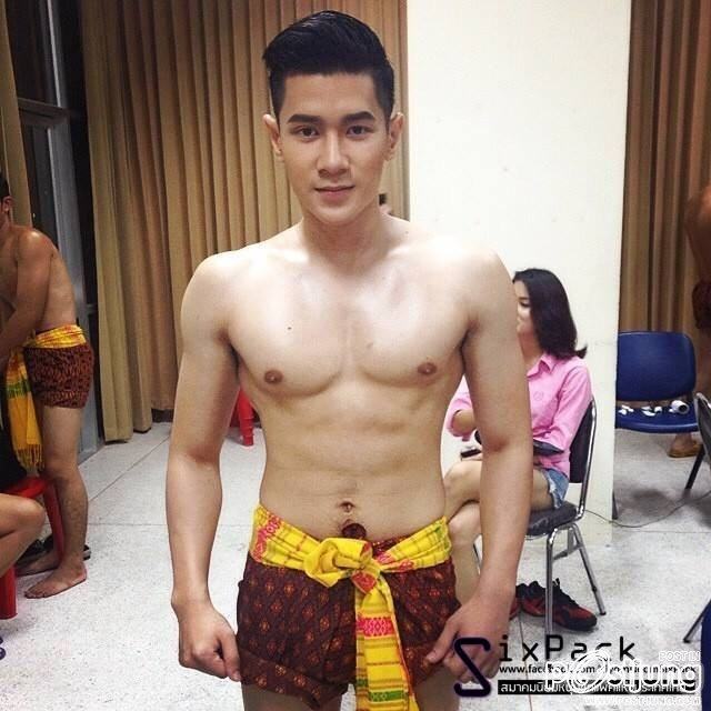 ผาเหรดผู้ชายหล่อล่ำ 1,447