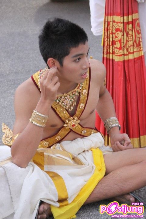 ผาเหรดผู้ชายหล่อล่ำ 1,447