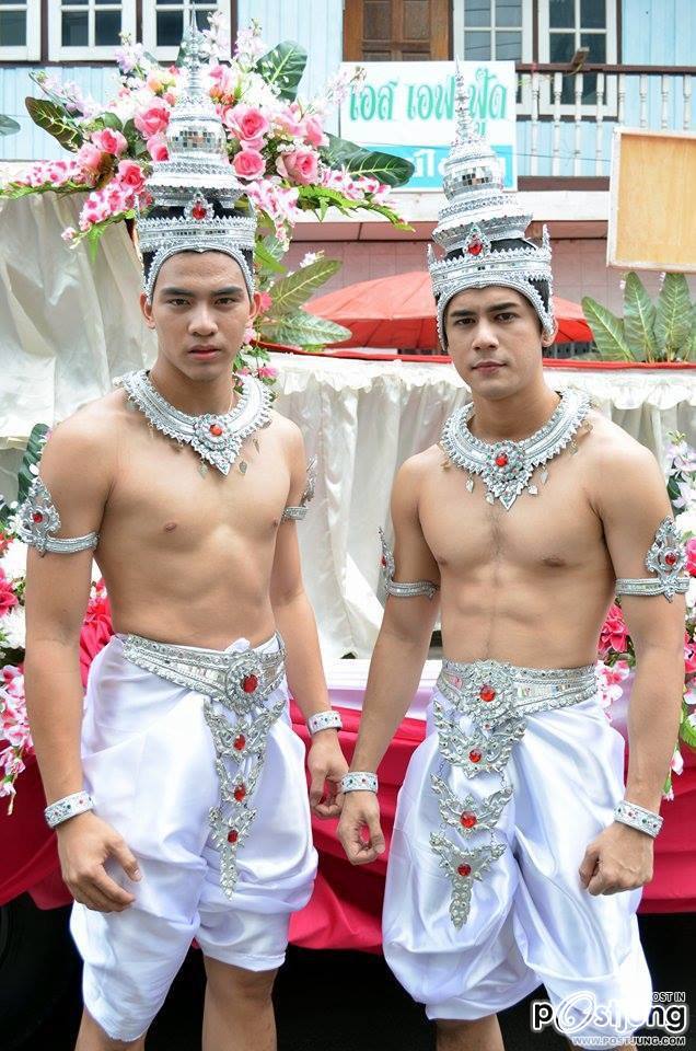 ผาเหรดผู้ชายหล่อล่ำ 1,447