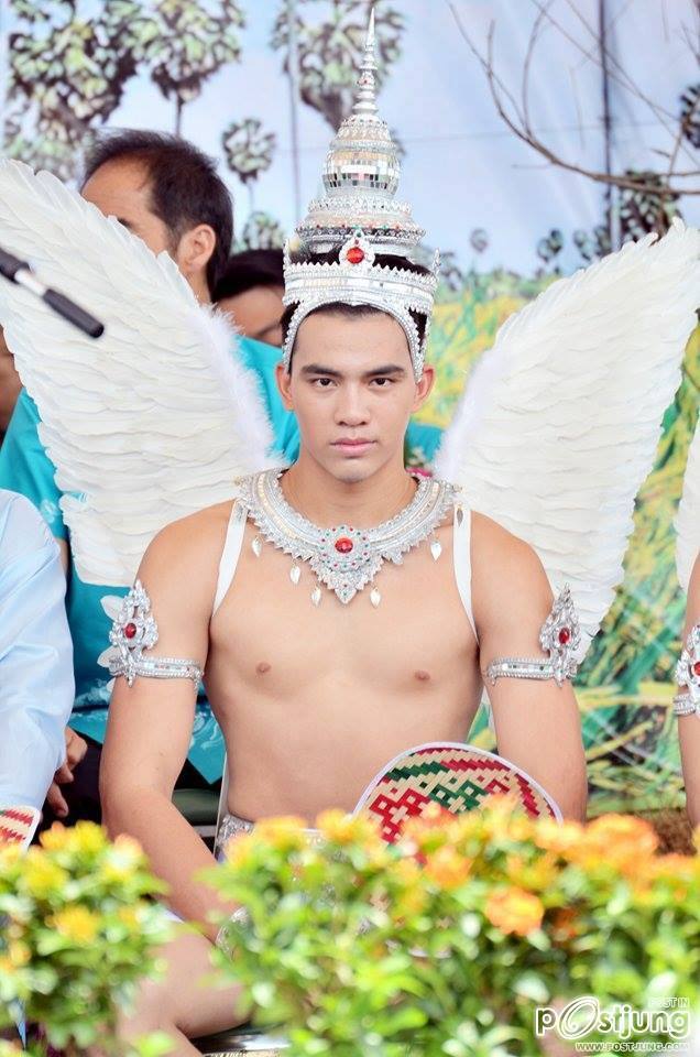 ผาเหรดผู้ชายหล่อล่ำ 1,447
