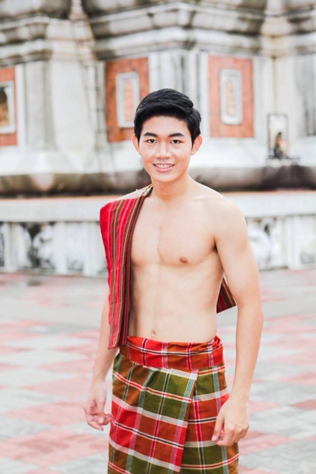 ผาเหรดผู้ชายหล่อล่ำ 1,447