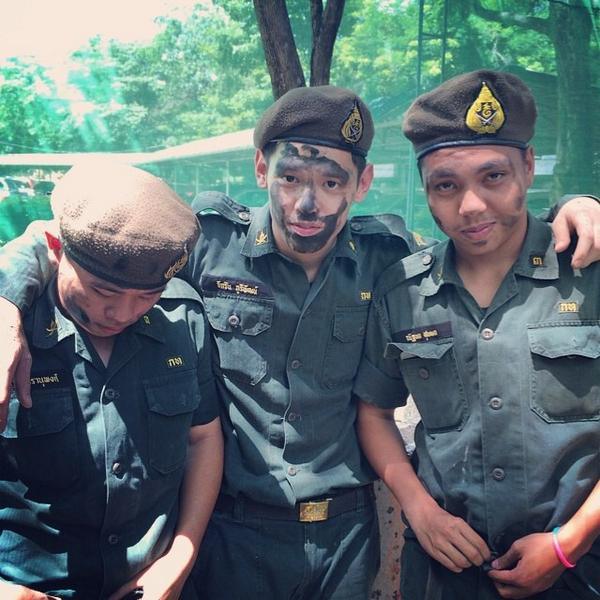 รอดอ!!  เคารพธงชาติเดี๋ยวนี้นะ !!!!  1,479