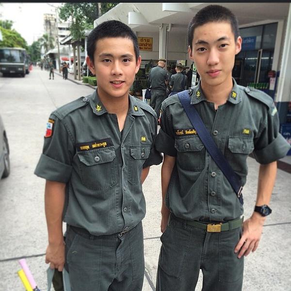 รอดอ!!  เคารพธงชาติเดี๋ยวนี้นะ !!!!  1,479