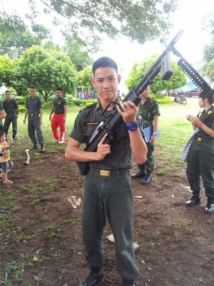 รอดอ!!  เคารพธงชาติเดี๋ยวนี้นะ !!!!  1,479