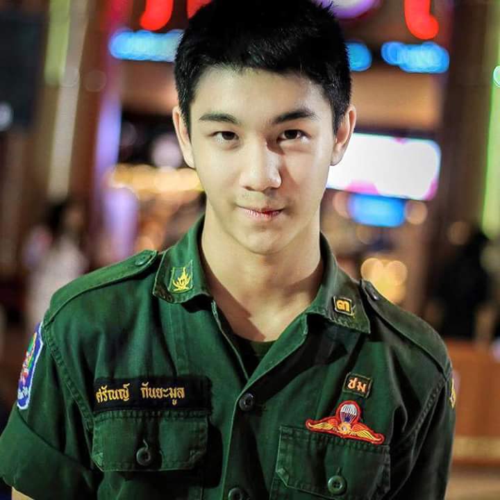 รอดอ!!  เคารพธงชาติเดี๋ยวนี้นะ !!!!  1,479
