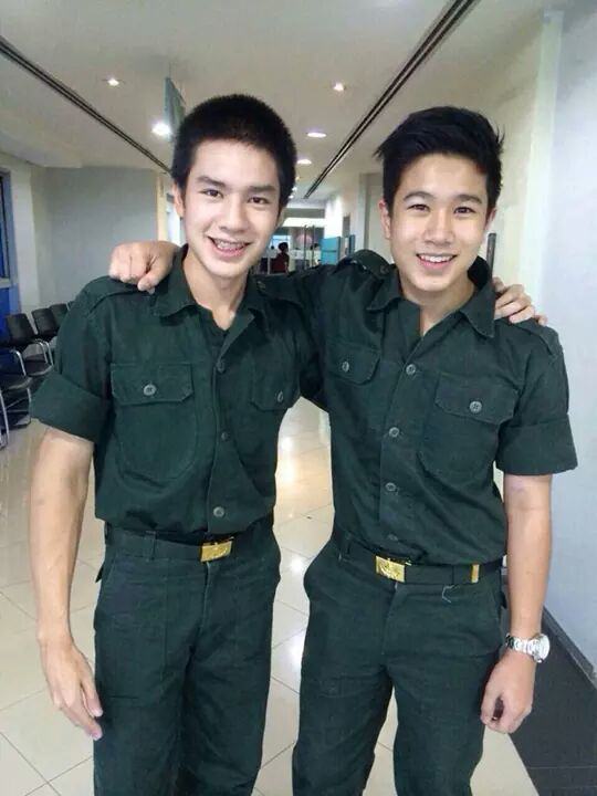 รอดอ!!  เคารพธงชาติเดี๋ยวนี้นะ !!!!  1,479