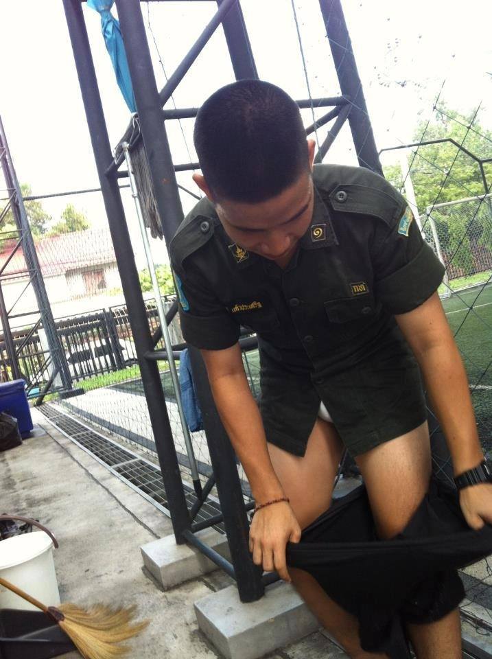 รอดอ!!  เคารพธงชาติเดี๋ยวนี้นะ !!!!  1,479