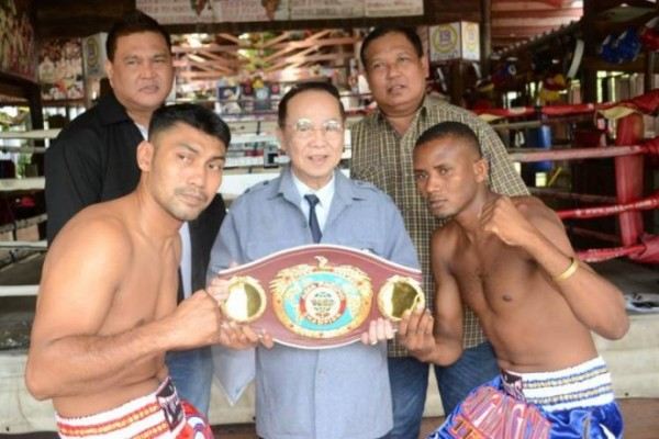 คุณโอ๋  ศิริมงคล เอี่ยมท้วม (สิงห์วังชา) อดีตแชมป์โลกชาวไทย