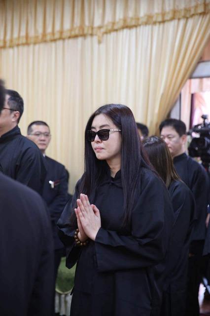 หวังจู่เสียนออกสื่ออีกครั้งในวัย 50 ปี ( 12 ธันวาคม 2559 )