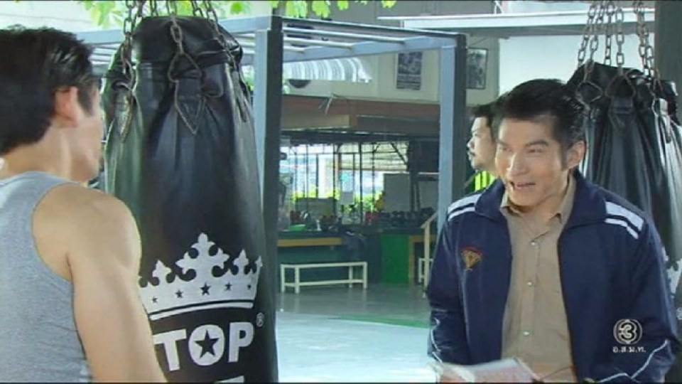ชกมวยต้องถอดเสื้อก่อนเด้ออ้าย ท่าทางหุ่นจะล่ำขนาด # แสงเทียน