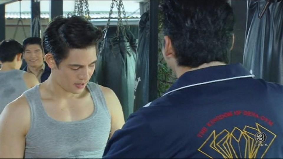 ชกมวยต้องถอดเสื้อก่อนเด้ออ้าย ท่าทางหุ่นจะล่ำขนาด # แสงเทียน