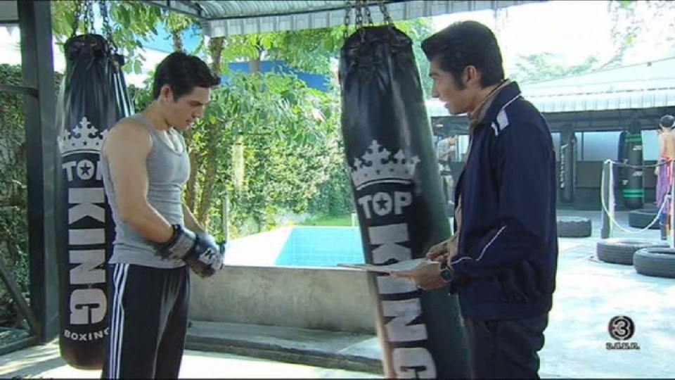 ชกมวยต้องถอดเสื้อก่อนเด้ออ้าย ท่าทางหุ่นจะล่ำขนาด # แสงเทียน