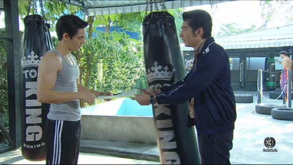 ชกมวยต้องถอดเสื้อก่อนเด้ออ้าย ท่าทางหุ่นจะล่ำขนาด # แสงเทียน