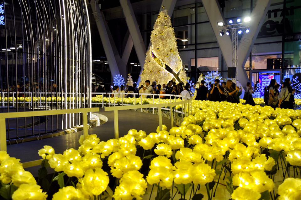 รวมรูปเด็ด! มุุมสุดจี๊ดถ่ายไฟหน้า CentralWorld