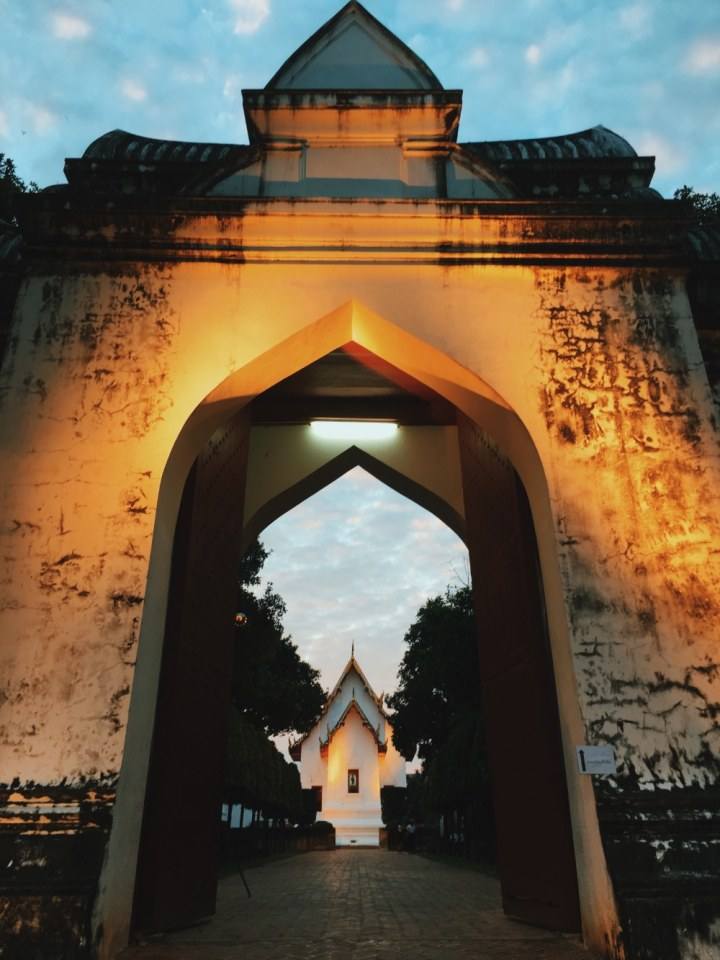 ประตูวังที่ยิ่งใหญ่