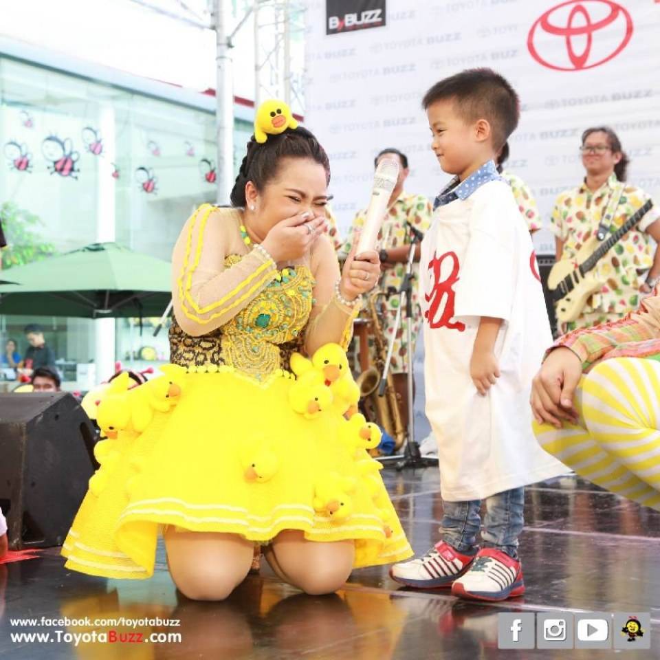 ตุ๊กกี้ ชิงร้อยชิงล้าน ที่โตโยต้าบัสส์ สาขาเสรีไทย