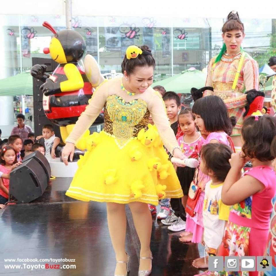 ตุ๊กกี้ ชิงร้อยชิงล้าน ที่โตโยต้าบัสส์ สาขาเสรีไทย