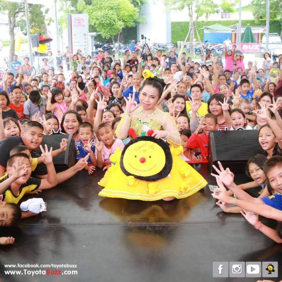 ตุ๊กกี้ ชิงร้อยชิงล้าน ที่โตโยต้าบัสส์ สาขาเสรีไทย