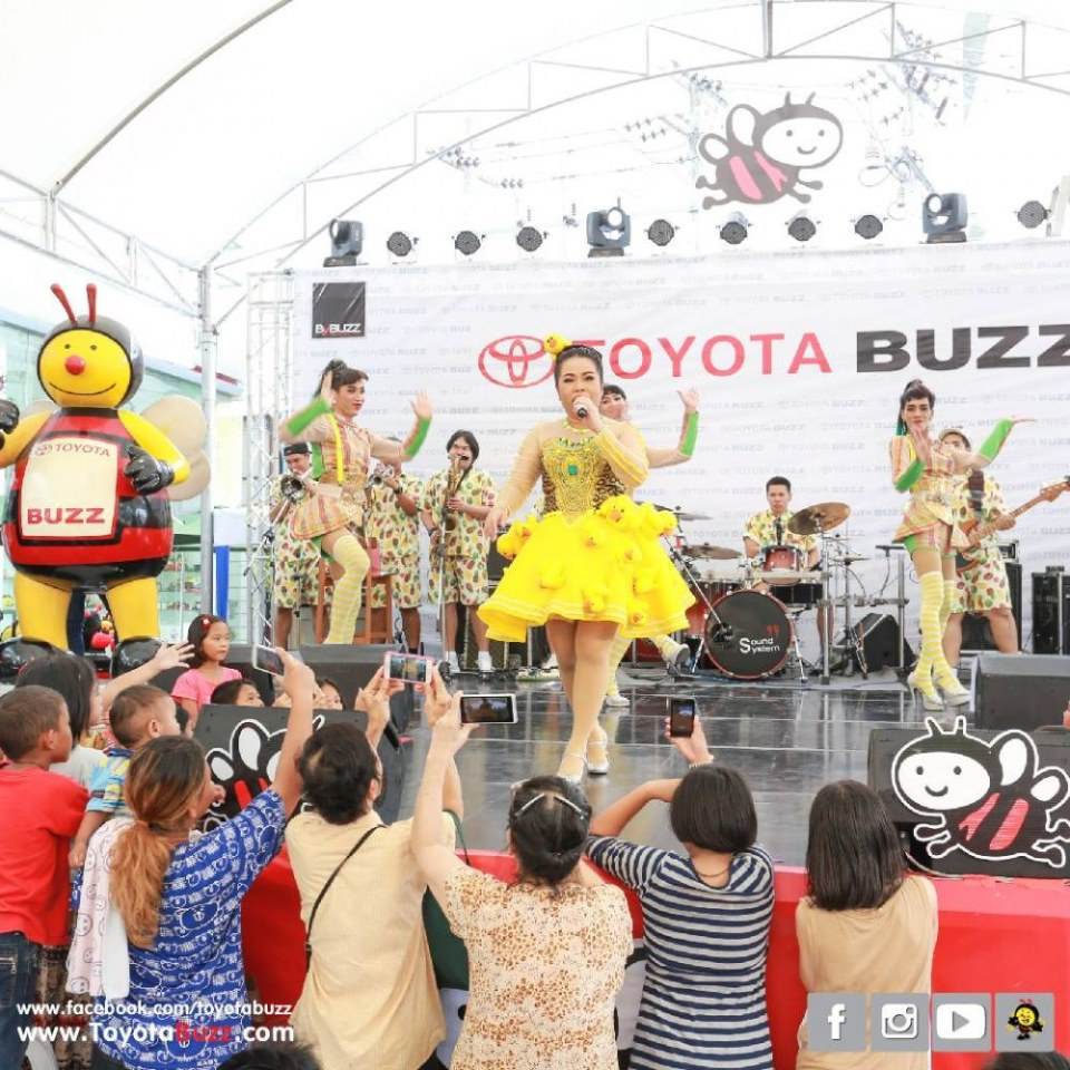ตุ๊กกี้ ชิงร้อยชิงล้าน ที่โตโยต้าบัสส์ สาขาเสรีไทย