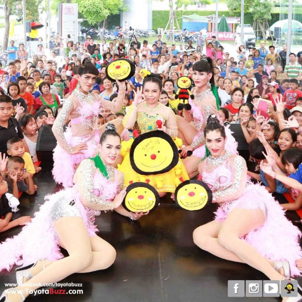 ตุ๊กกี้ ชิงร้อยชิงล้าน ที่โตโยต้าบัสส์ สาขาเสรีไทย