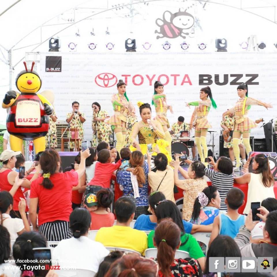 ตุ๊กกี้ ชิงร้อยชิงล้าน ที่โตโยต้าบัสส์ สาขาเสรีไทย
