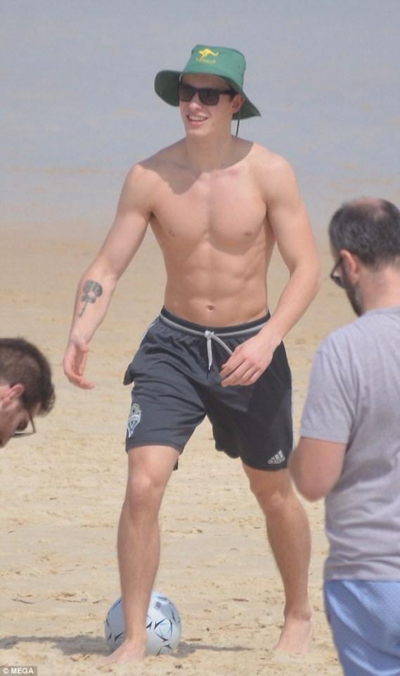 Shawn Mendes นักร้องแคนนาเดี้ยนสุดหล่อ เสียงมีเสน่ห์