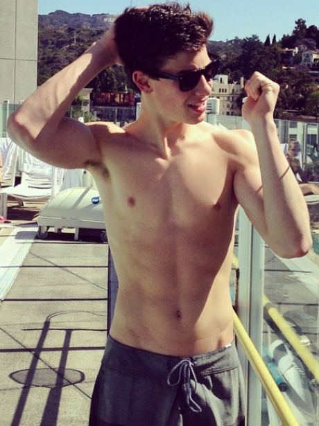 Shawn Mendes นักร้องแคนนาเดี้ยนสุดหล่อ เสียงมีเสน่ห์