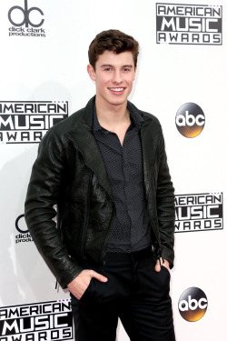 Shawn Mendes นักร้องแคนนาเดี้ยนสุดหล่อ เสียงมีเสน่ห์