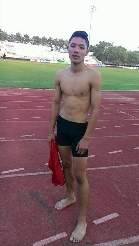 หนุ่มๆ นร.รร.กีฬา # 100