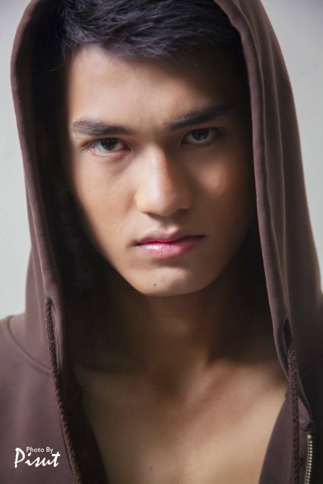 แชมป์ ธวัชชัย  สูง 186 ซม อายุ 16 ปี  การศึกษา วิทยาลัยเทคนิกพิจิตร  Page FB/ I-U Prince  ไอยูปริ๊นซ์  FB/  ธวัชชัย บัวอินทร์