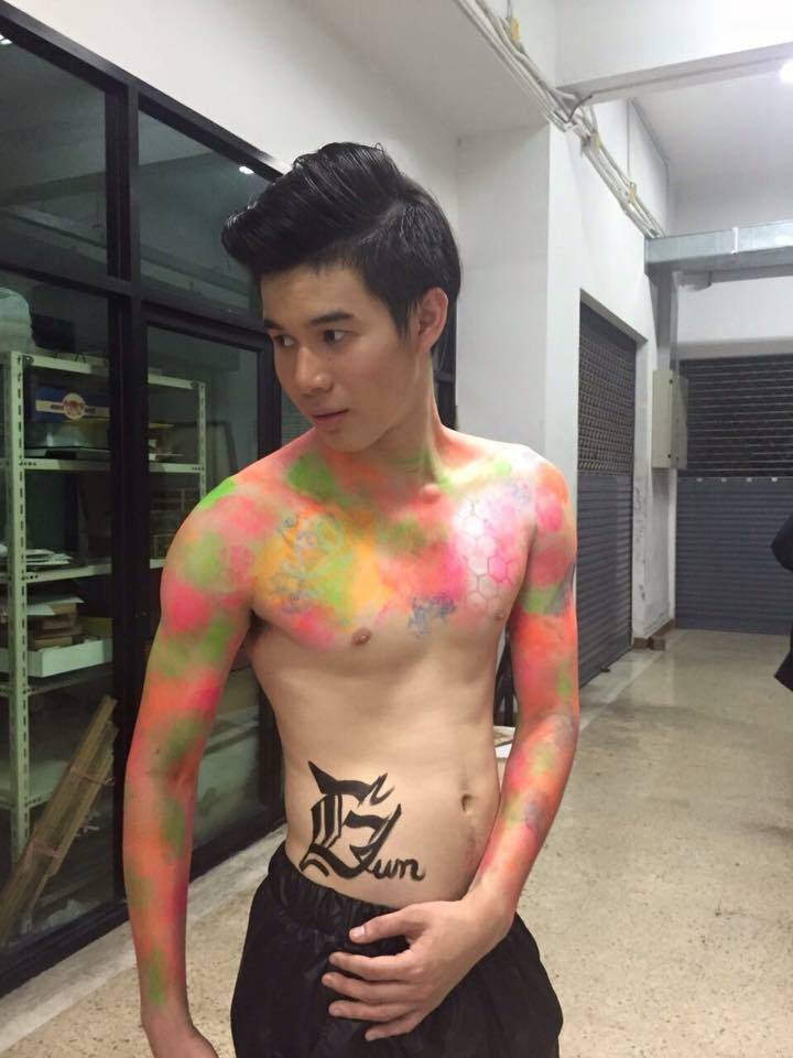 ตี๋ขาวจั๋ว