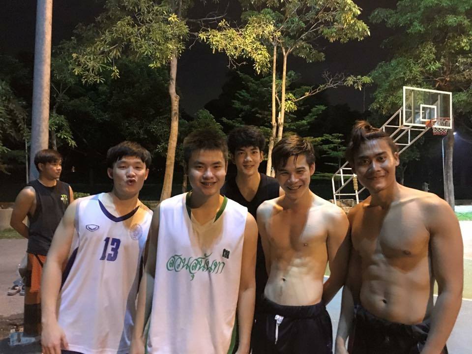 ตี๋ขาวจั๋ว