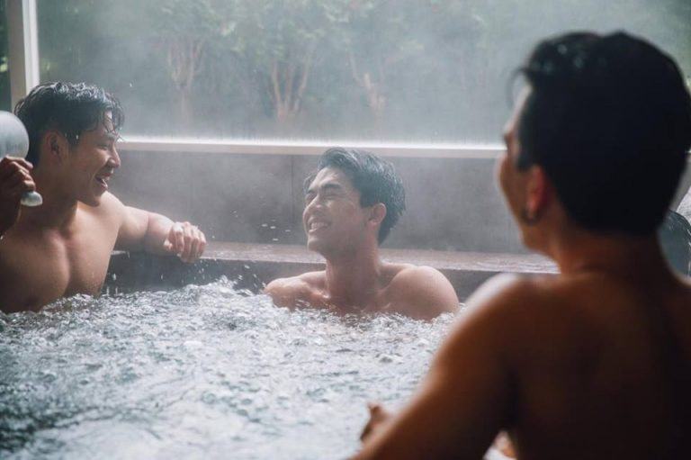 คลิปสุดเจ๋ง ! 4 หนุ่มหล่อ แมน หุ่นเป๊ะ พาเที่ยว “ทริปญี่ปุ่น” เล่นเกม แพ้ถอดเสื้อผ้า ฟินดีเหมือนกันนะ ?