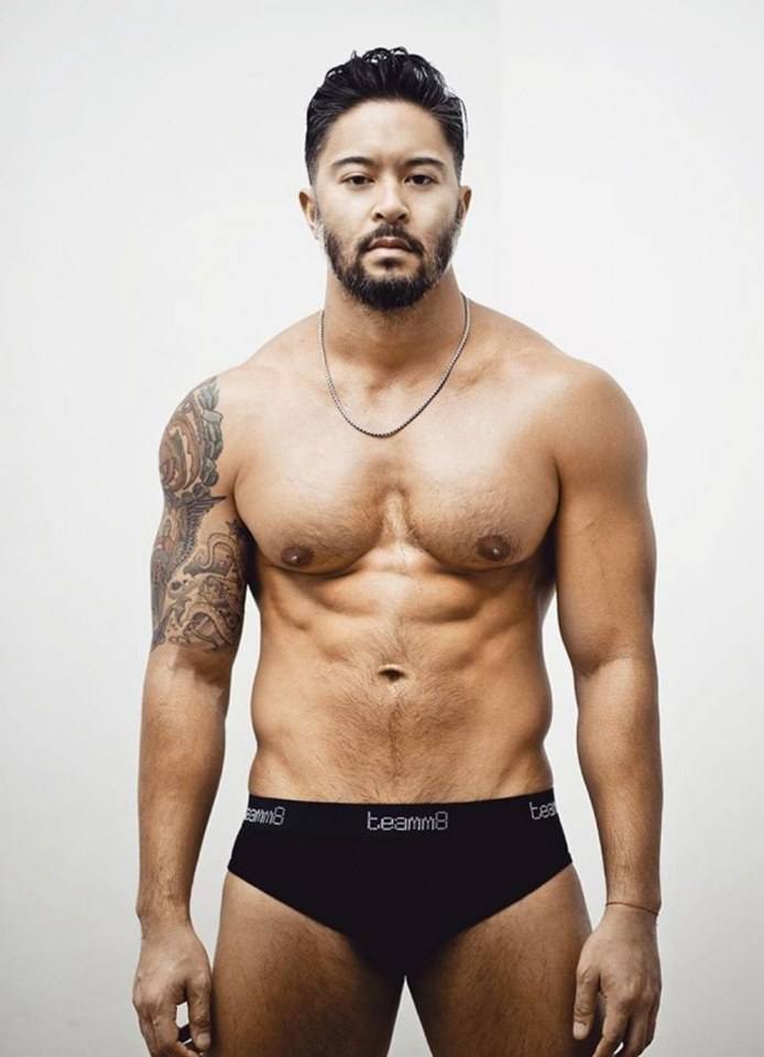 [OMGBoy004][18+] หนุ่มหมีวัย 40 หลายคนคงไม่ชอบ แต่ลุง Sid แตกต่าง ลุงนุ่มนวล งานละเอียด ช้าเนิบละมุน ทั้งวงการเกย์บอกว่าลุงกล้ามฟิต 9inches นึกถึงความขม ข้นเหนียวบนใบหน้า