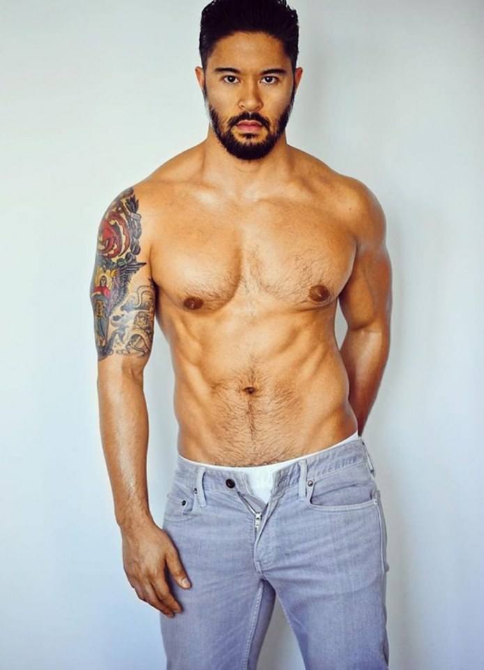[OMGBoy004][18+] หนุ่มหมีวัย 40 หลายคนคงไม่ชอบ แต่ลุง Sid แตกต่าง ลุงนุ่มนวล งานละเอียด ช้าเนิบละมุน ทั้งวงการเกย์บอกว่าลุงกล้ามฟิต 9inches นึกถึงความขม ข้นเหนียวบนใบหน้า