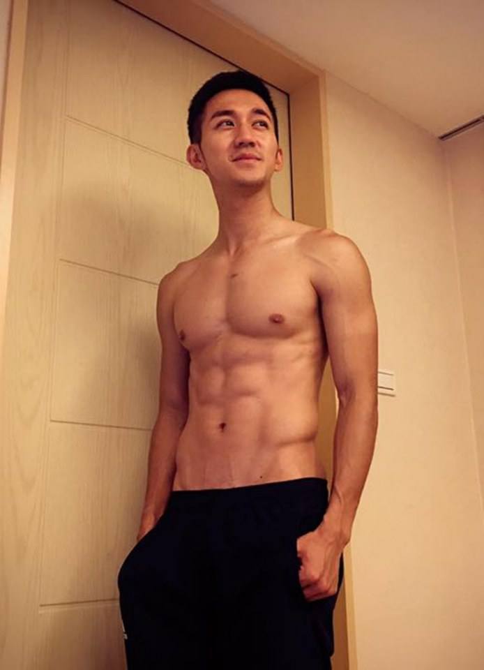 [OMGBoy006][18+] คันเลย หลังจากเห็นความฟิตของ Max Liu สัดส่วนของอก ท้อง ขา ขน และช่วงวีที่ท้องล่าง น้ำที่เดินของน้องจะเป็นยังไงละ