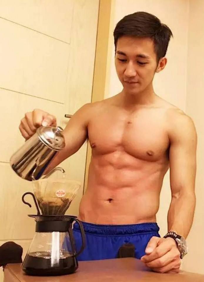 [OMGBoy006][18+] คันเลย หลังจากเห็นความฟิตของ Max Liu สัดส่วนของอก ท้อง ขา ขน และช่วงวีที่ท้องล่าง น้ำที่เดินของน้องจะเป็นยังไงละ