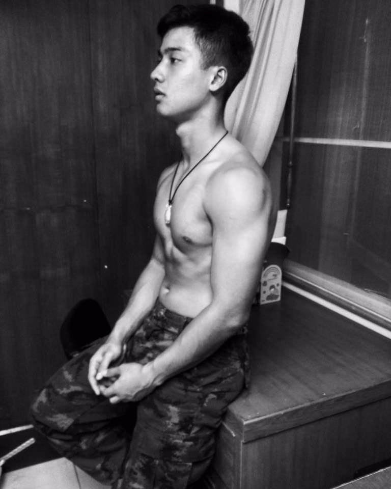Excuse me cuse me babe cuse me cuse me