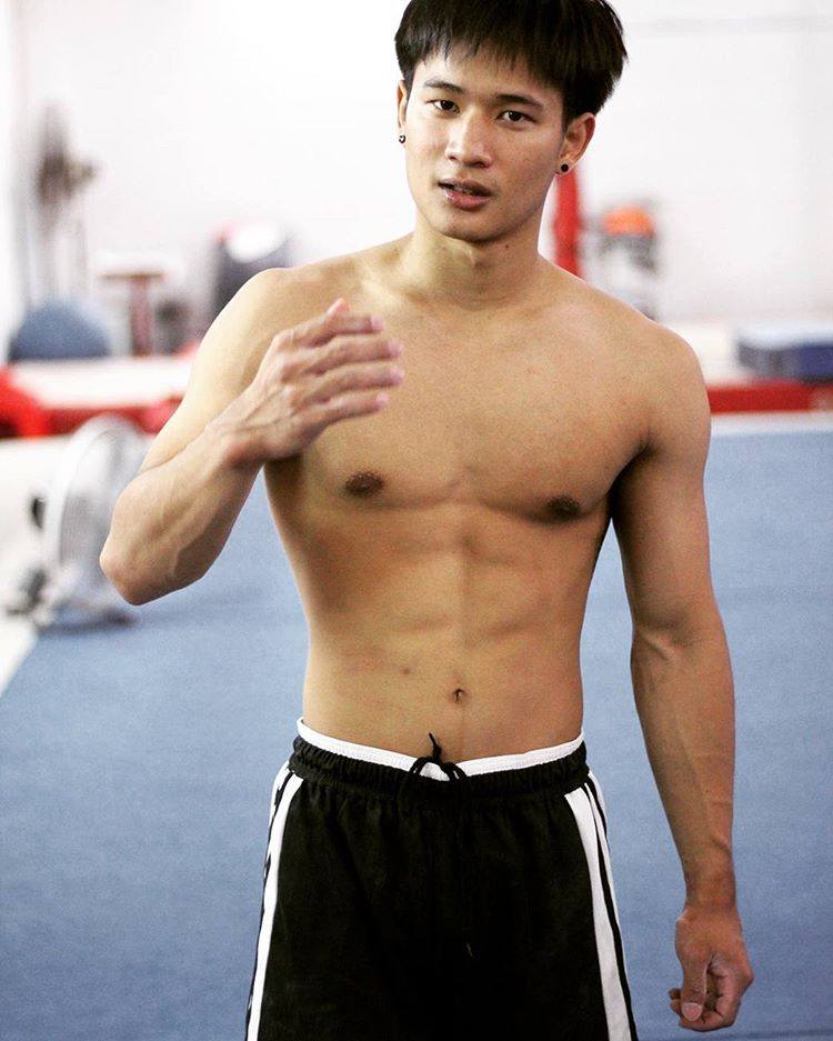 Excuse me cuse me babe cuse me cuse me