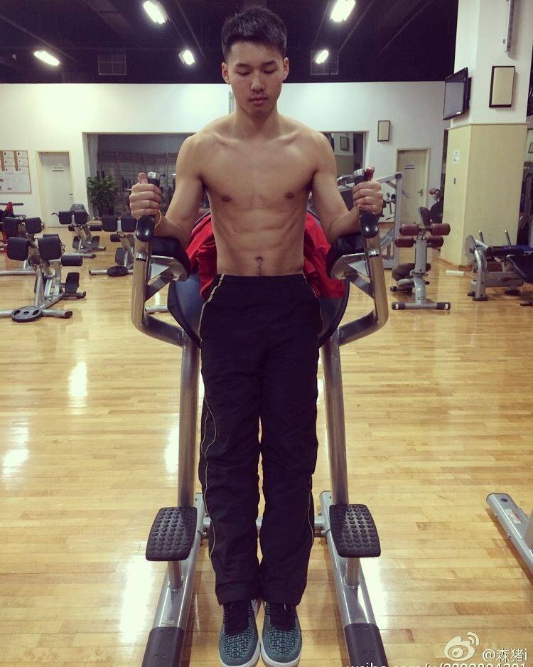 Chen Aisen นักกระโดดน้ำรูปร่างดี sexy สมส่วน