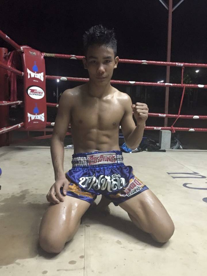 เลียก่อน-มวยโค้ก"