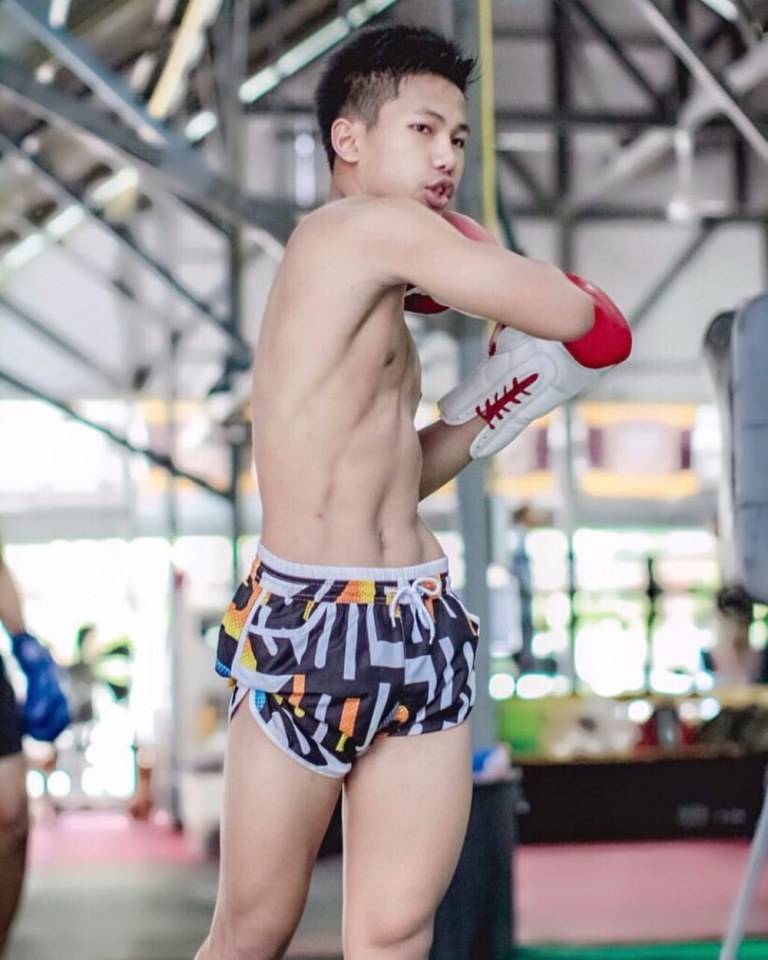 เลียก่อน-มวยโค้ก"