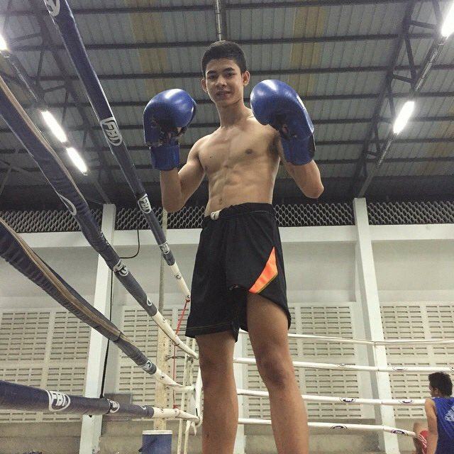 เลียก่อน-มวยโค้ก"