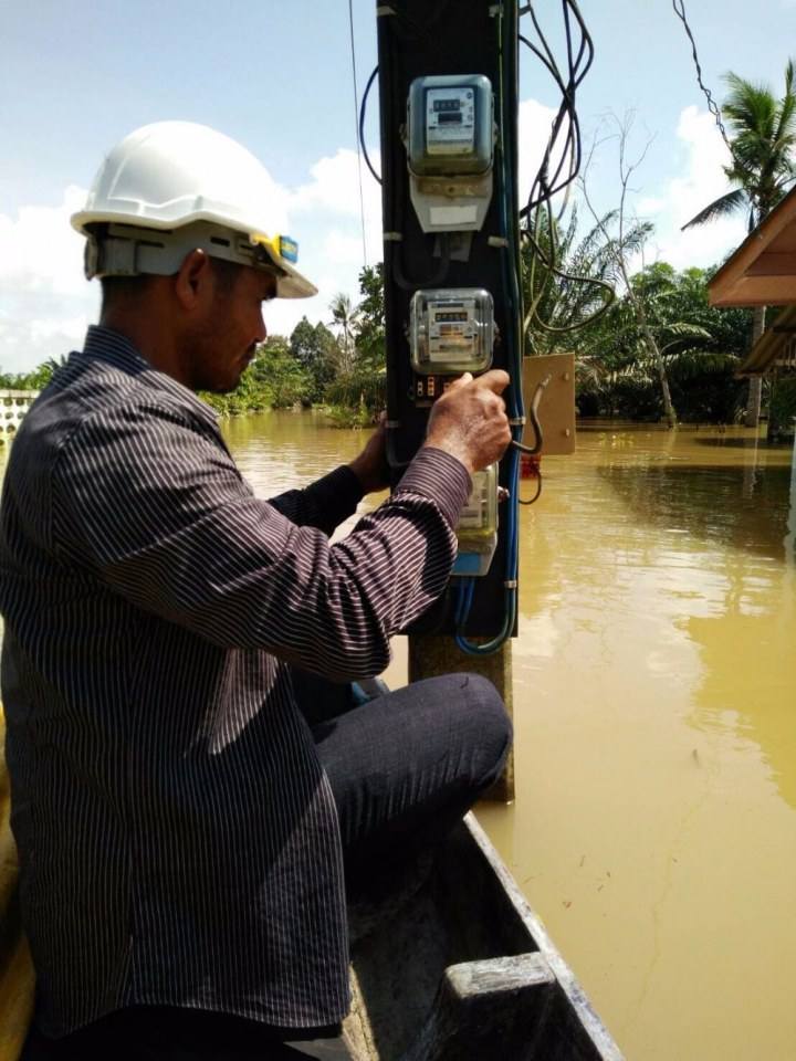 การไฟฟ้าส่วนภูมิภาค เร่งฟื้นฟูระบบจ่ายไฟให้กับประชาชนในพื้นที่ประสบอุทกภัยภาคใต้