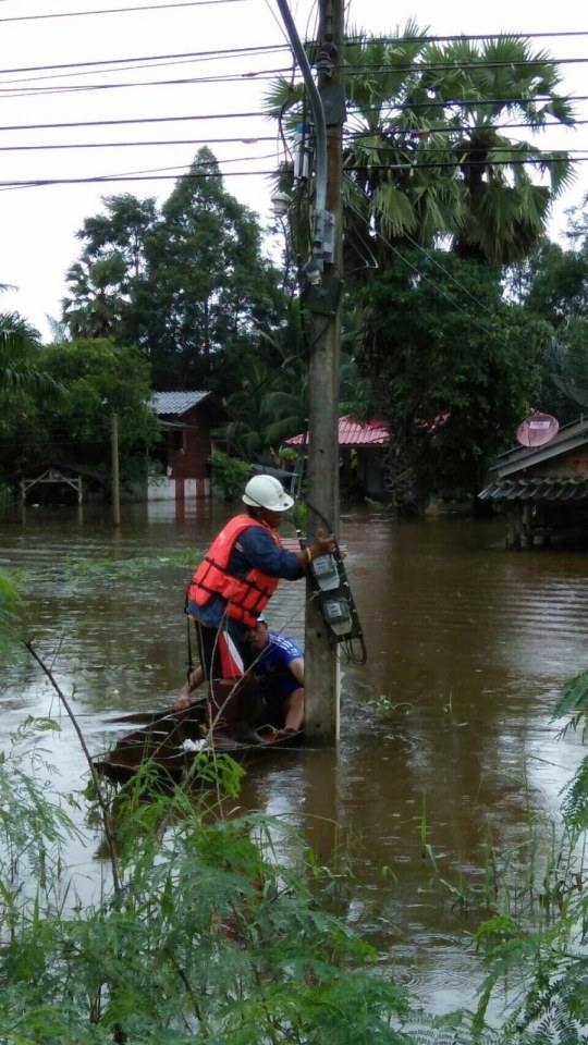 การไฟฟ้าส่วนภูมิภาค เร่งฟื้นฟูระบบจ่ายไฟให้กับประชาชนในพื้นที่ประสบอุทกภัยภาคใต้