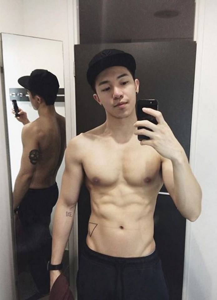 [OMGBoy010][18+] ร่องนมอันน่าสูดดม ปลายนมที่อดกลืนน้ำลายไม่ได้ ทำให้อดจินตนาการณ์ถึงเวลาที่ใช้บนเตียงกับหนุ่มคนนี้ไม่ได้