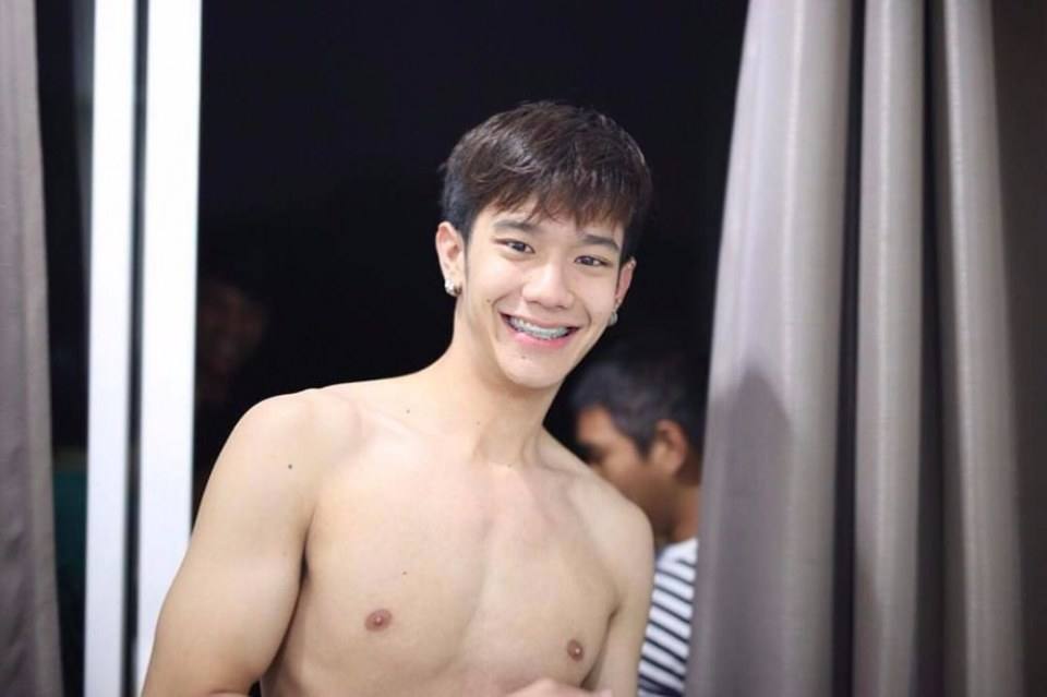 หนุ่มๆ แห่ง ม. ธรรมศาสตร์ แซ่บๆกันหมดเลย