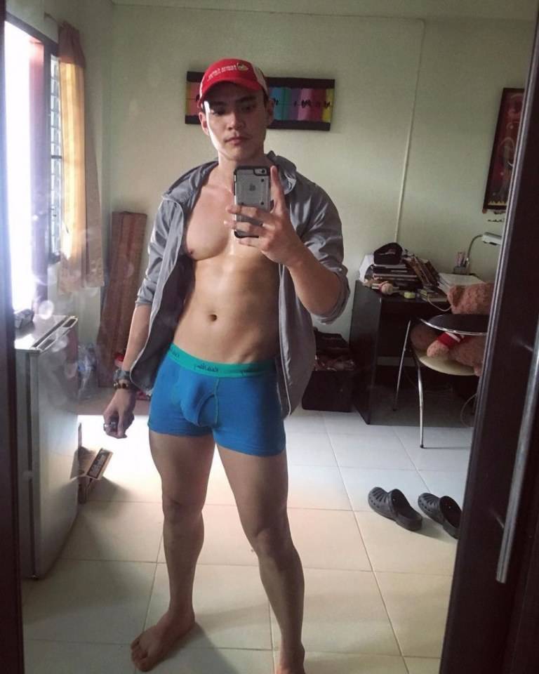 คลั่งชายชอบโชว์